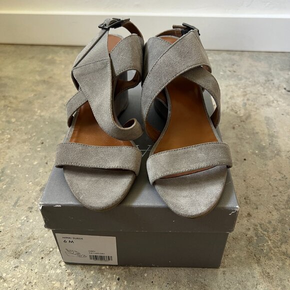 Aquatalia Nikki Suede Wedge Wedge Sandals - Picture 2 of 4